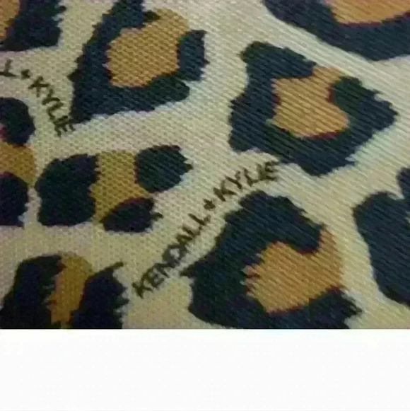 Kendall & Kylie Jenner Kardashian Zip Pouch makeup bag new with tags three piece - Picture 4 of 16